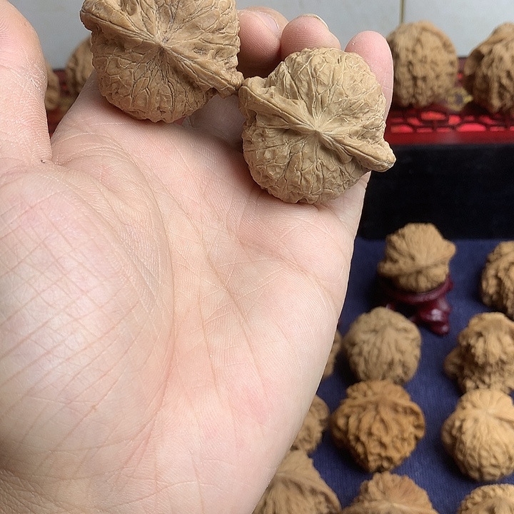 黄***红文玩核桃吊坠南瓜有色差