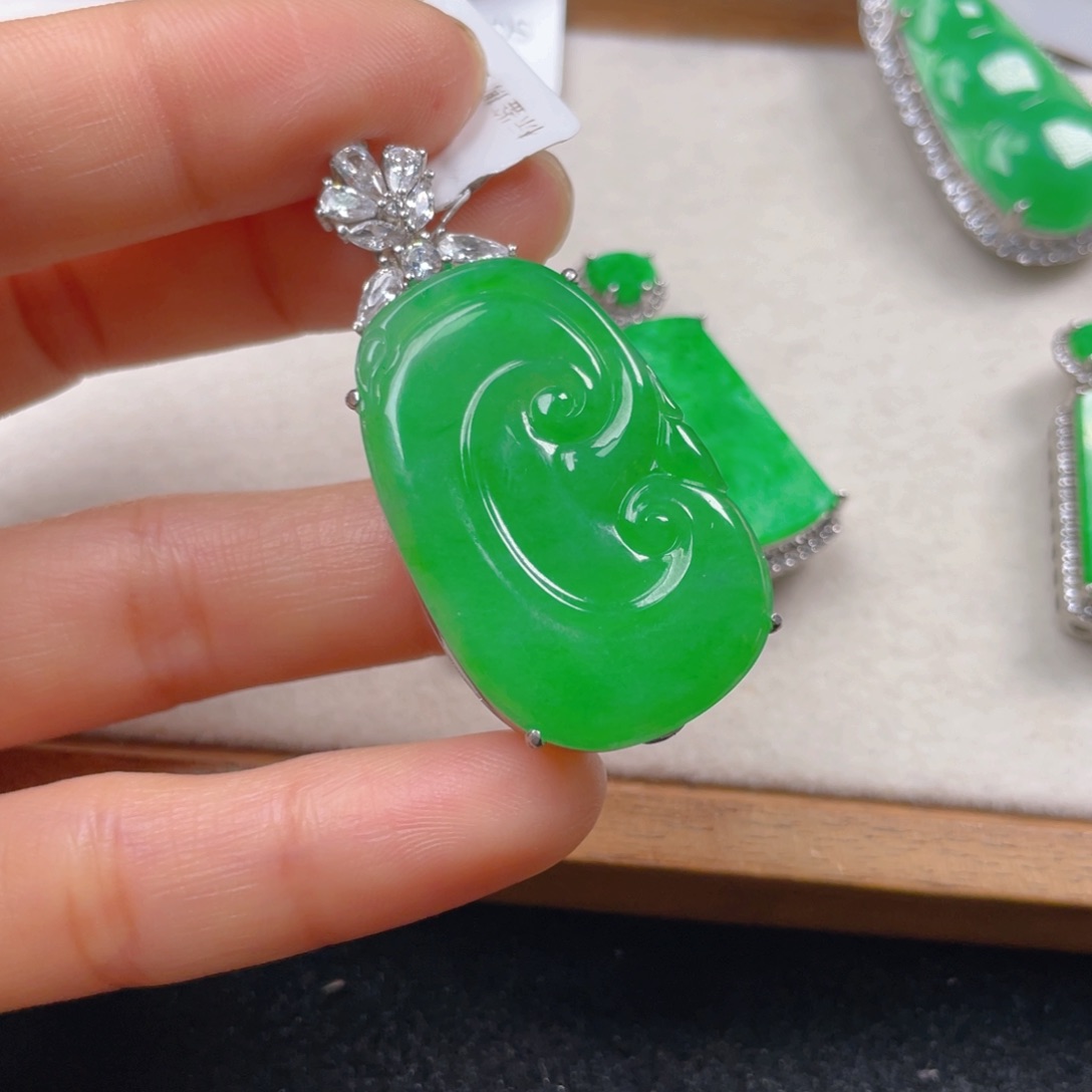 翡翠颈饰银S925镶嵌翡翠