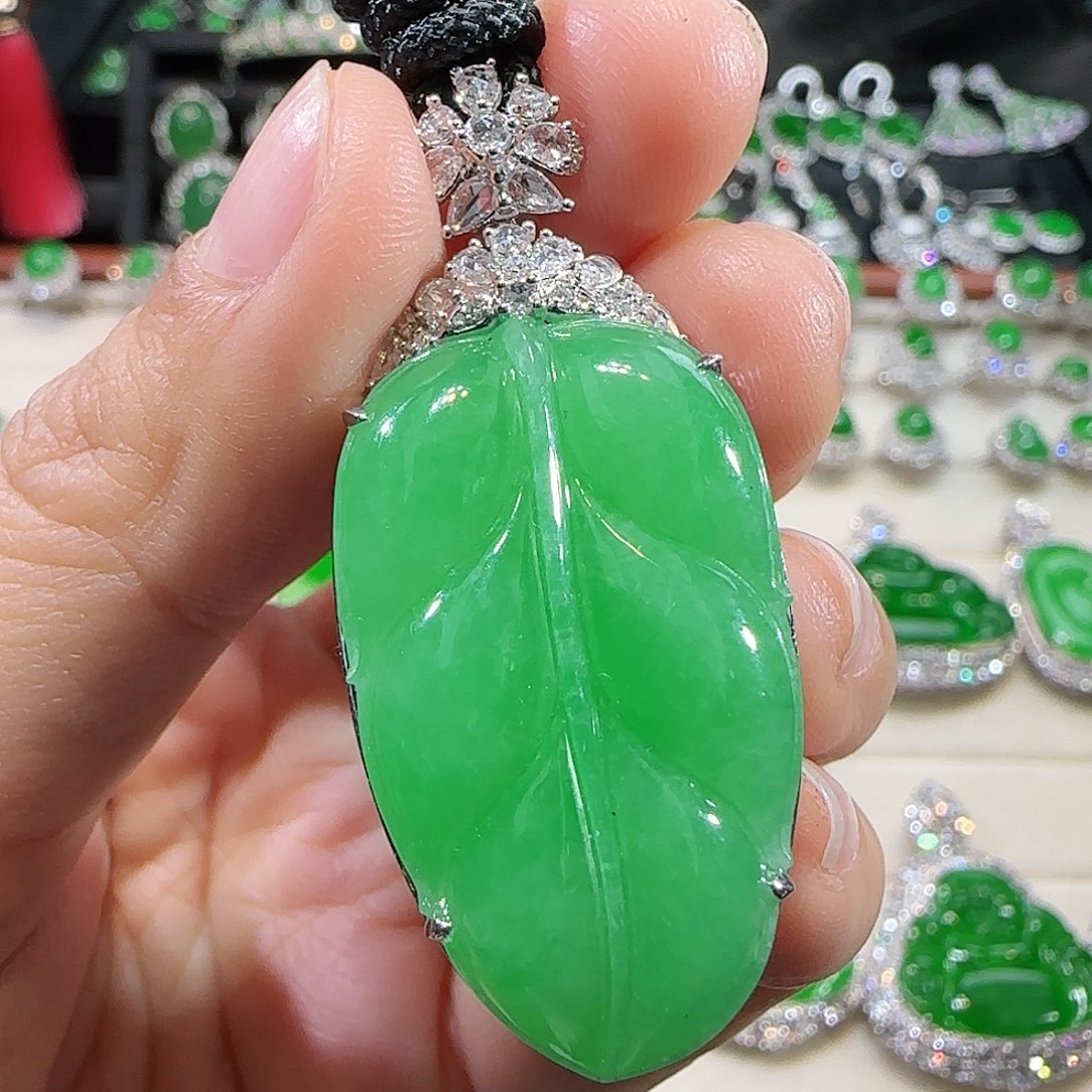 翡翠吊坠(不含链)18K金镶嵌