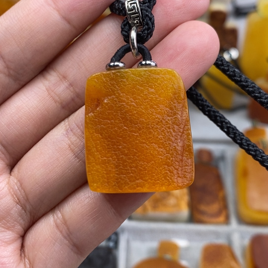 琥珀吊坠(赠链)未镶嵌