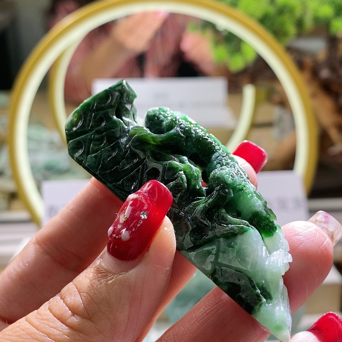 【闪购商品】翡翠颈饰未镶嵌蜥蜴