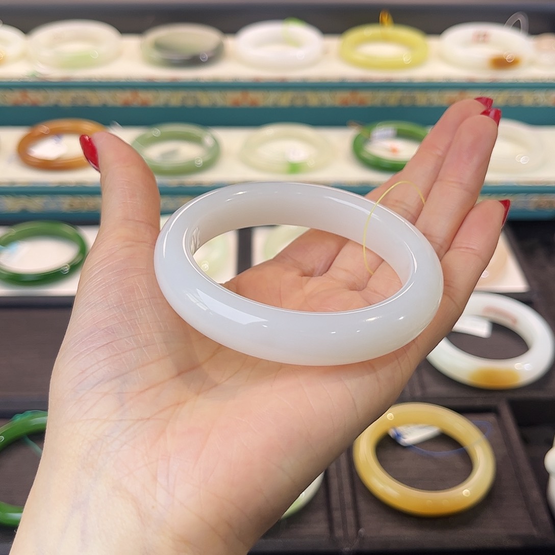 和田玉手镯未镶嵌高性价比润白