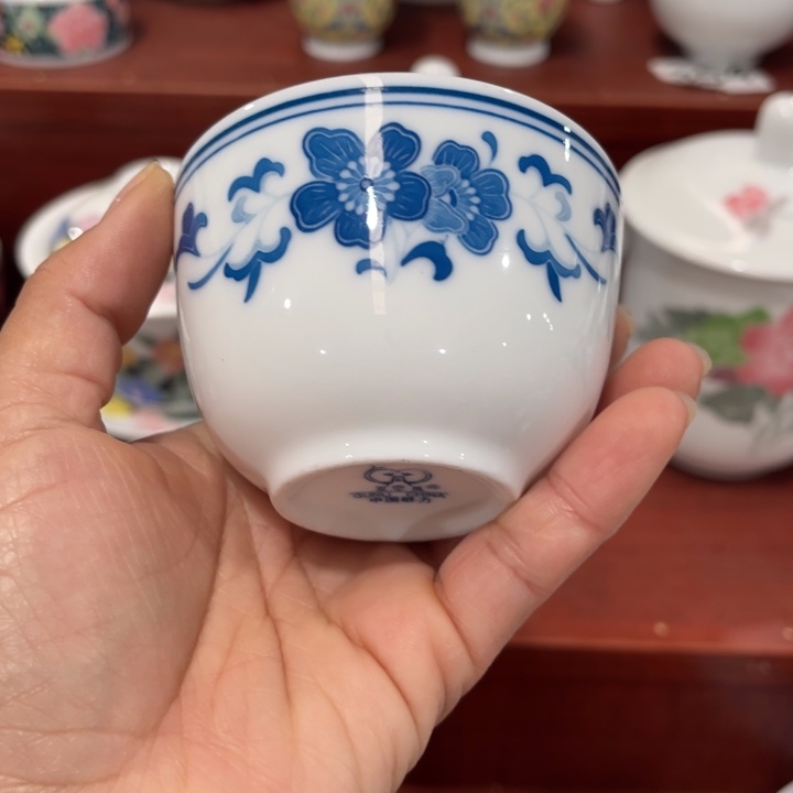 醴陵釉下手绘蓝海棠80毫升