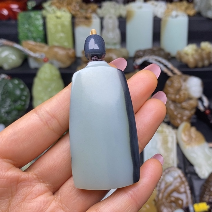 娜***于和田玉未镶嵌颈饰平安牌