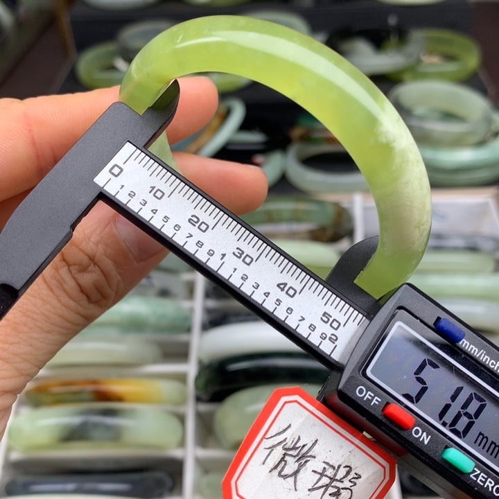 蛇纹石玉未镶嵌手镯583