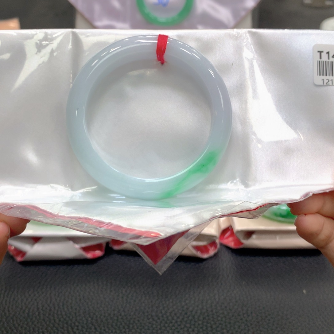 翡翠未镶嵌手镯18