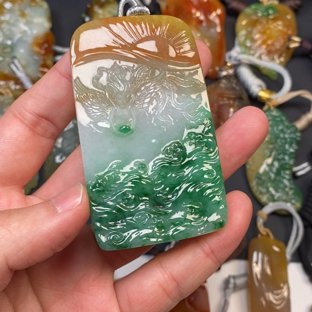 翡翠颈饰未镶嵌高*