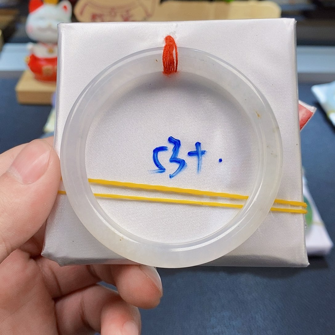 翡翠手镯未镶嵌翡翠手镯