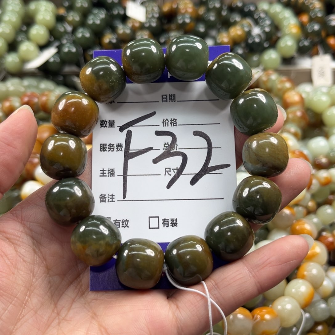 未镶嵌手链透闪石质玉爱**活微瑕