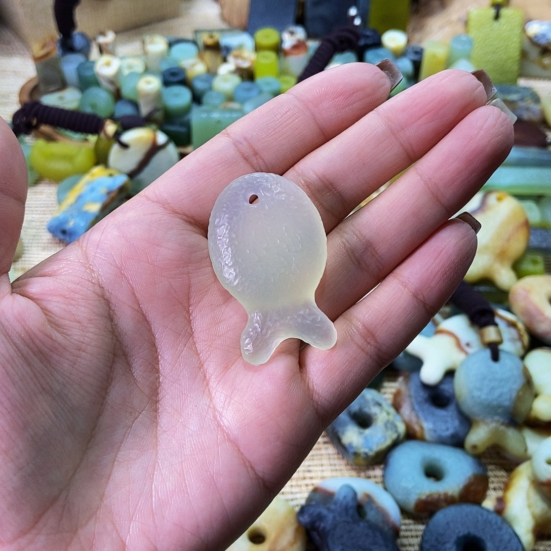 未镶嵌蛇纹石玉挂件浮*丶