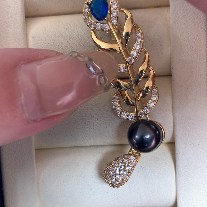 未镶嵌胸饰海水珍珠