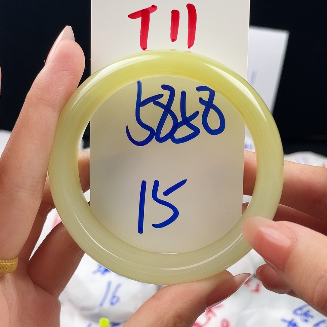 石英质玉未镶嵌手镯T11