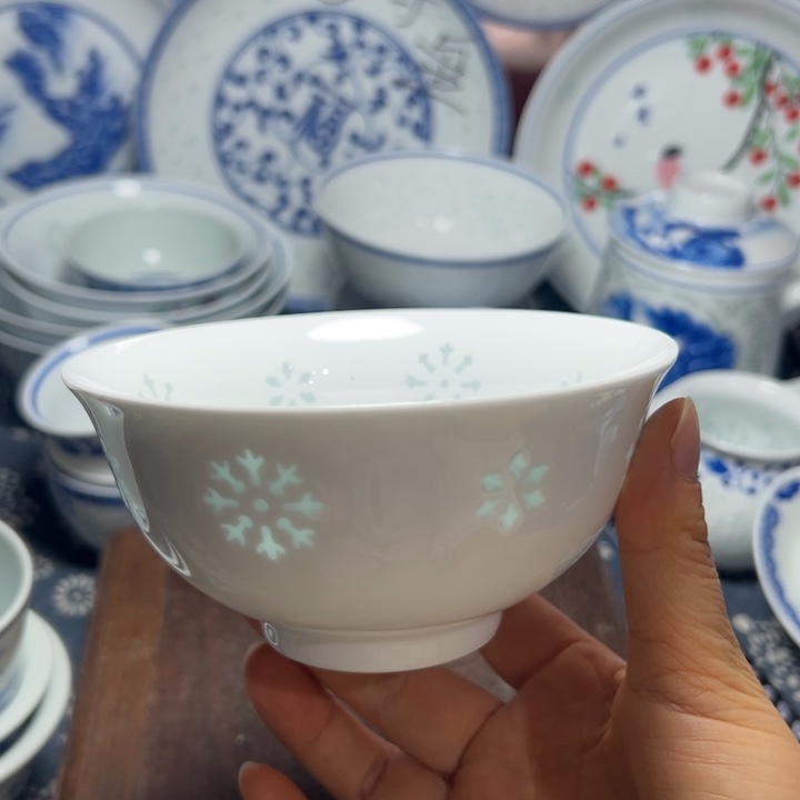 陶纯白雕刻5寸雪花饭碗