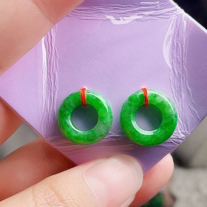 翡翠未镶嵌颈饰多样性