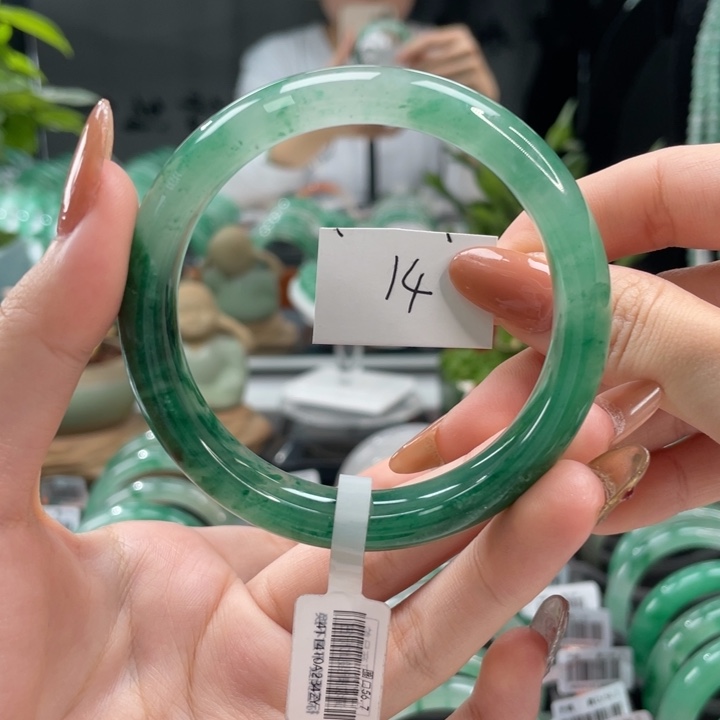 石英质玉手镯未镶嵌天然A货非洲翠手镯