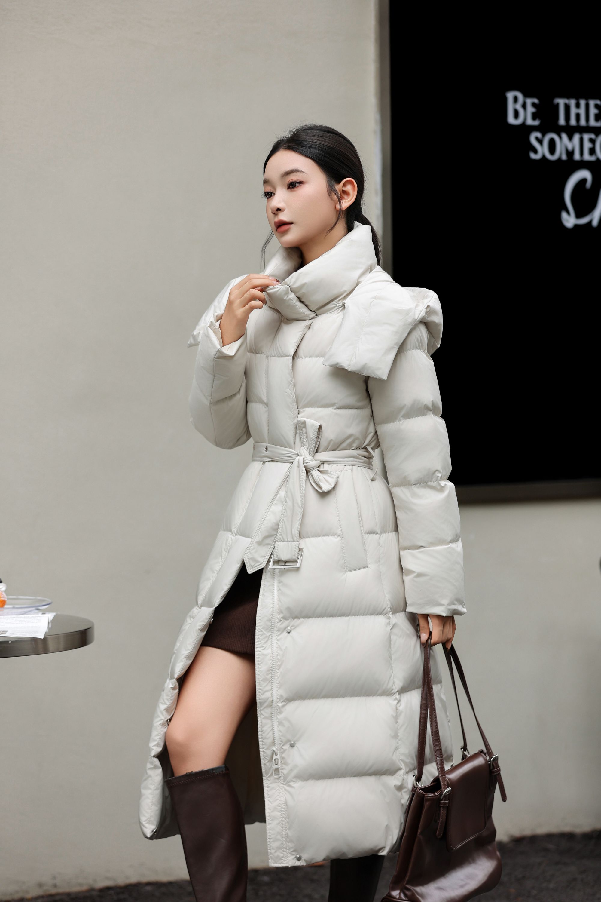 2025新款羽绒服女加厚冬季连帽百搭长款白鸭绒服腰带时尚收腰外套