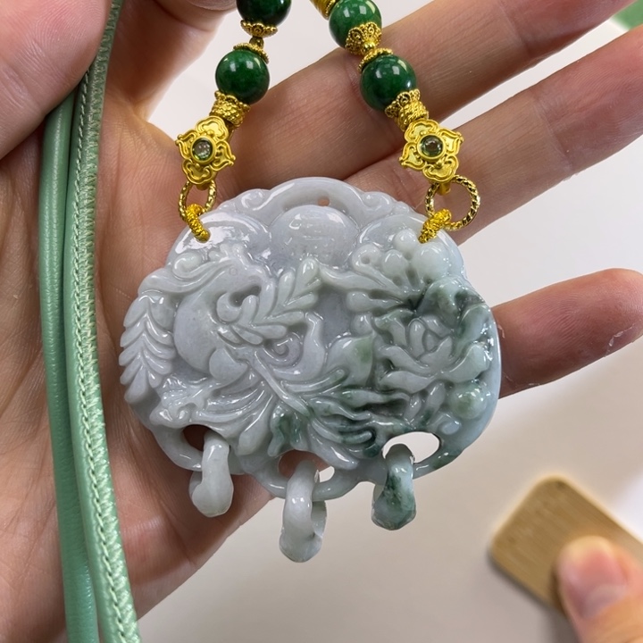 翡翠吊坠(赠链)未镶嵌代编织