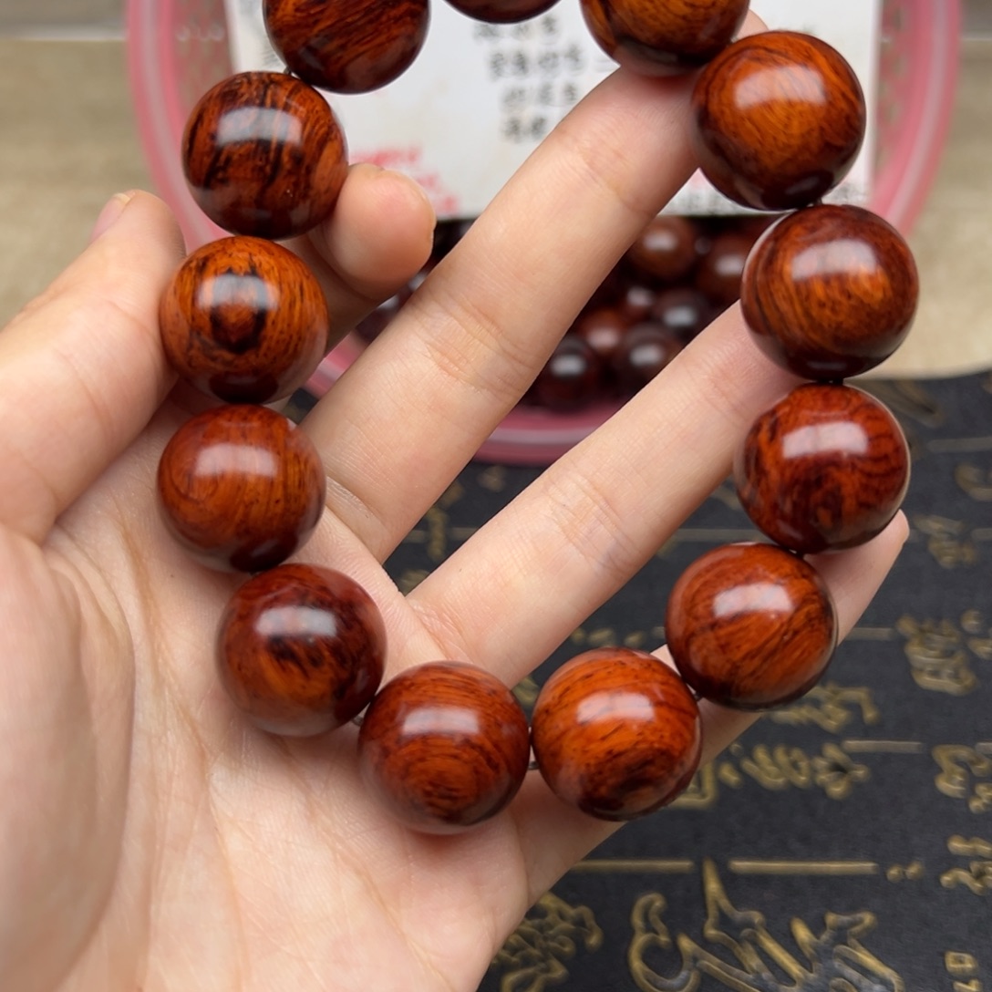 E***n花梨木类其他红降18圆珠满油单圈（瑕疵）