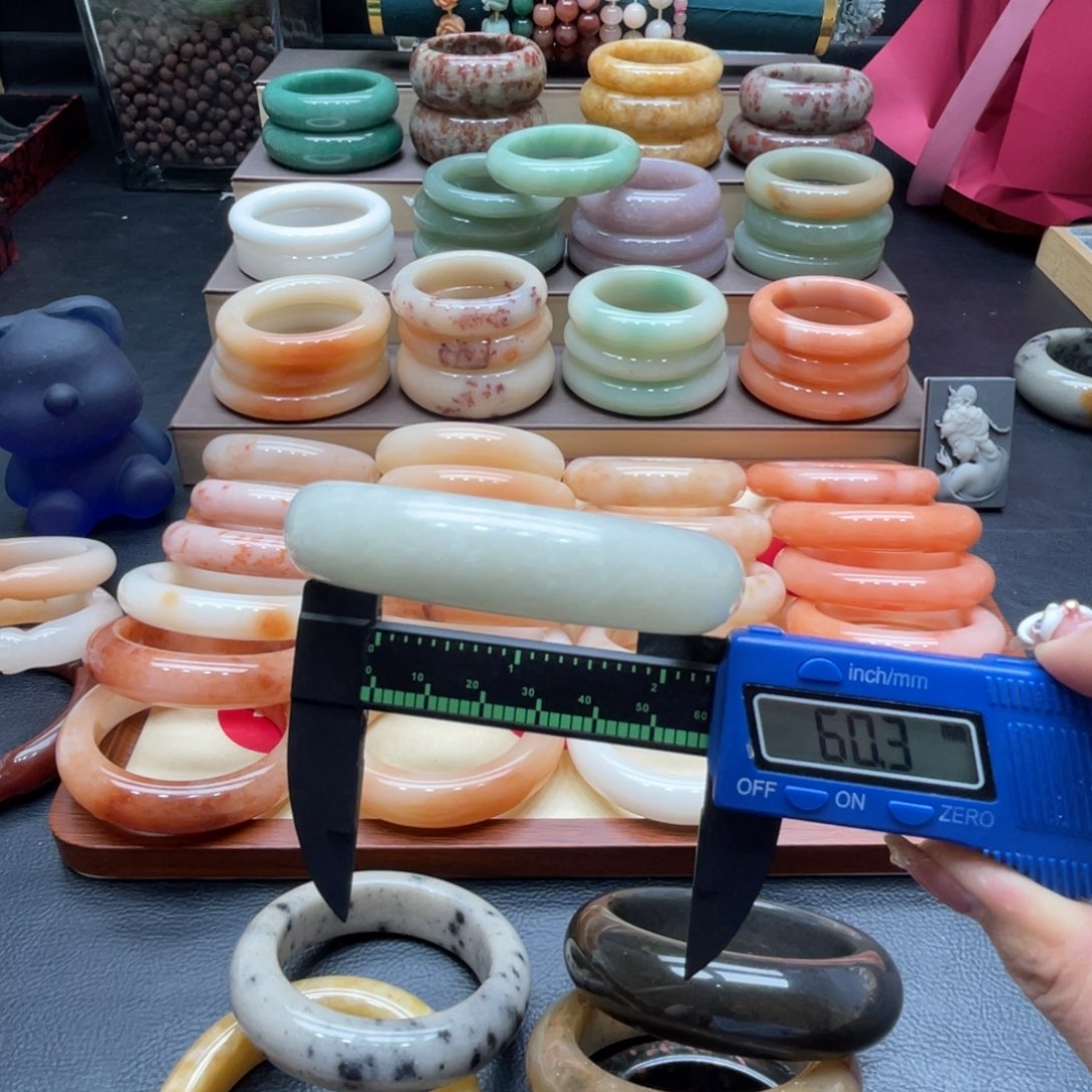 石英质玉手镯未镶嵌