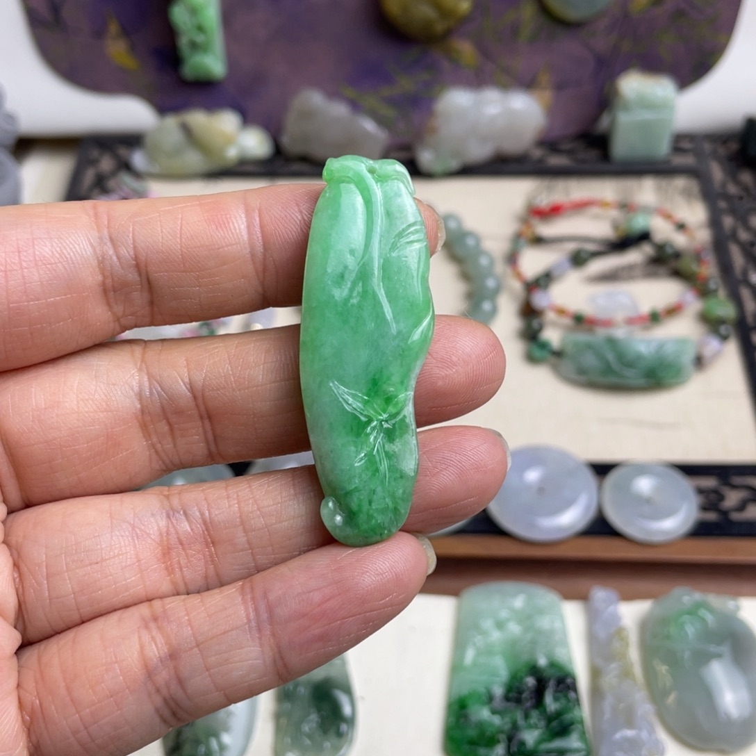 翡翠未镶嵌挂件绿叶子挂件