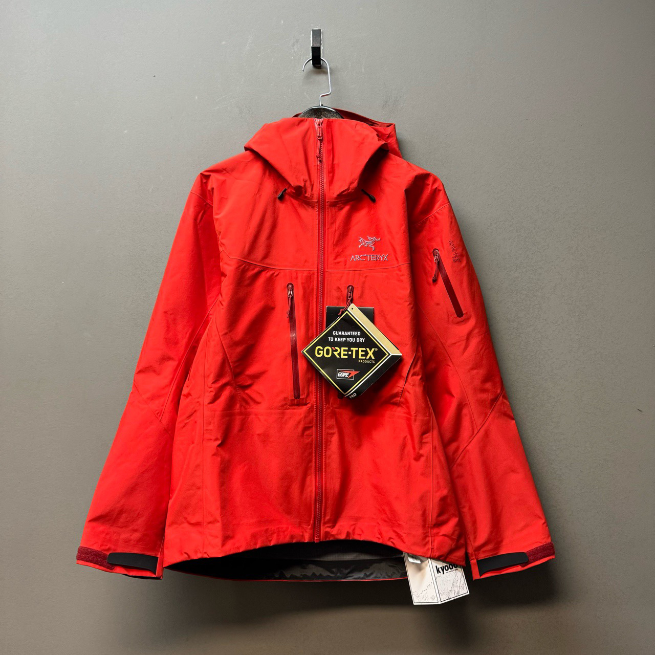 Arcteryx 始祖鸟/04204/ALPHA SV 硬壳冲锋衣 M码