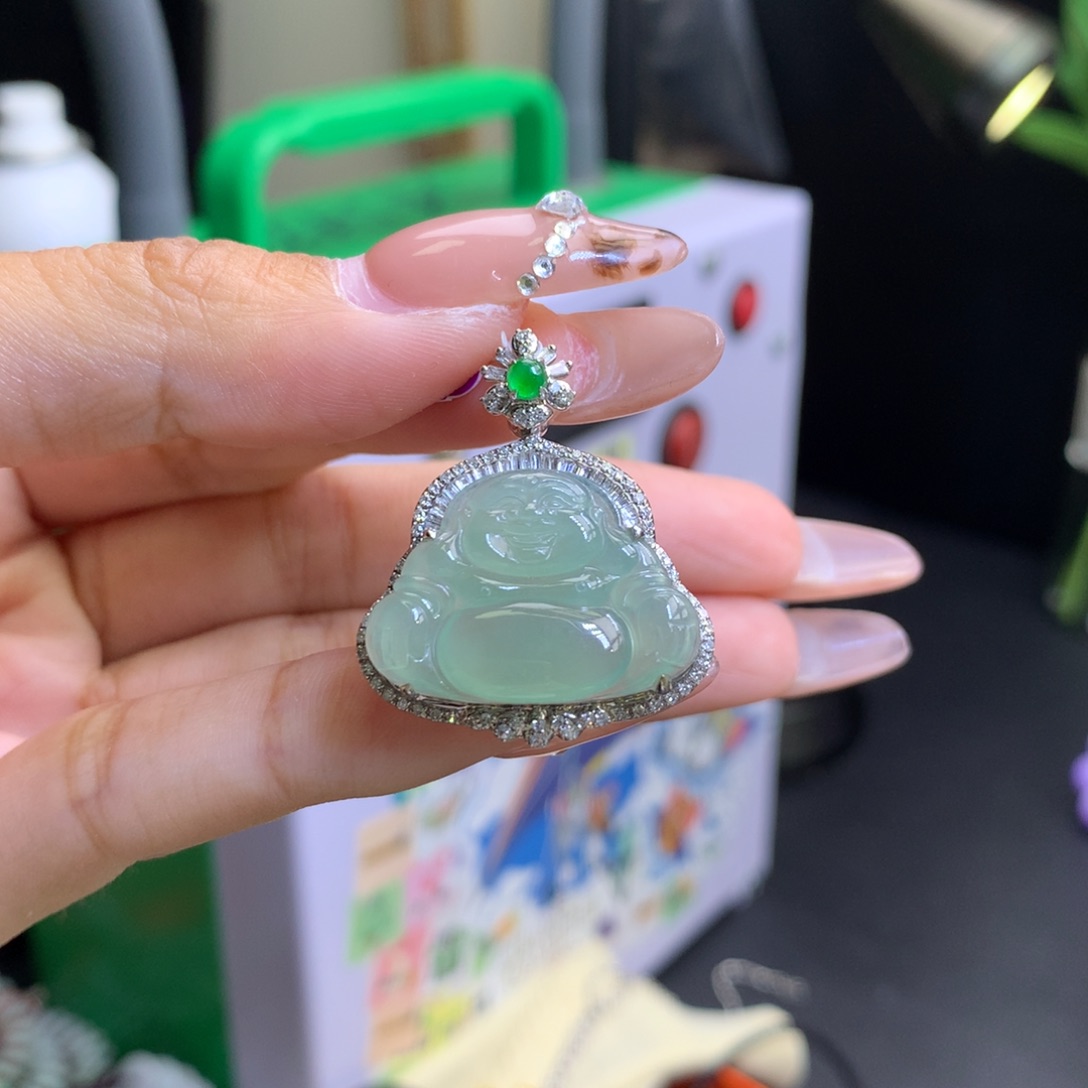 翡翠18K金镶嵌颈饰