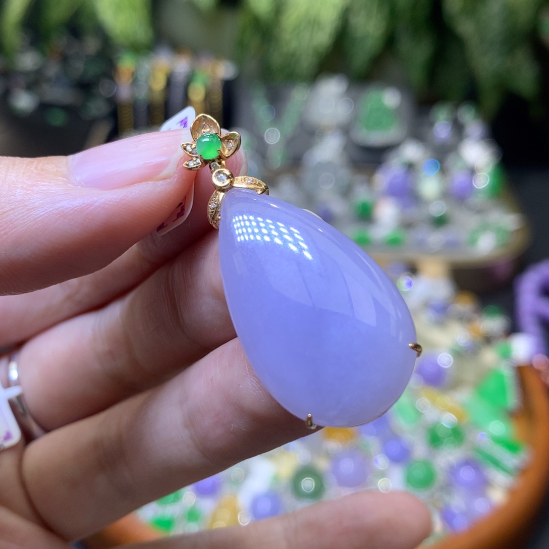 颈饰18K金镶嵌翡翠