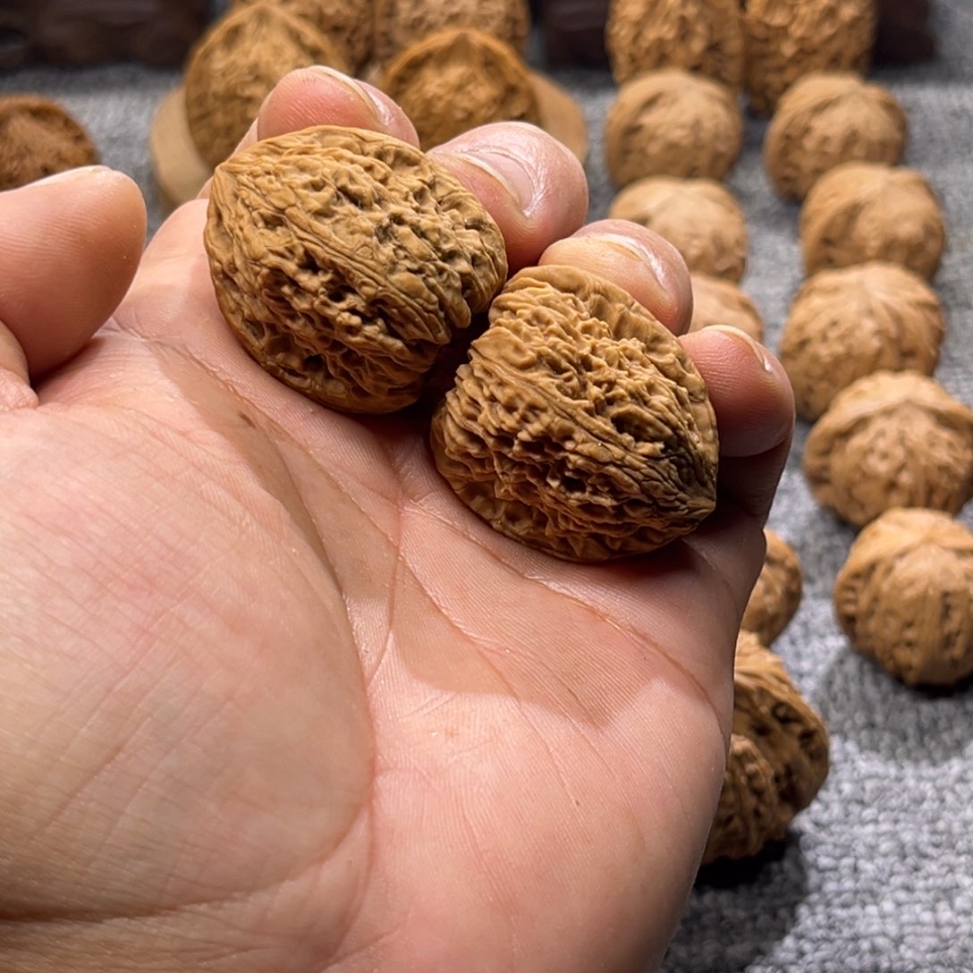 把件文玩核桃逐鹿南疆手捻浮黄