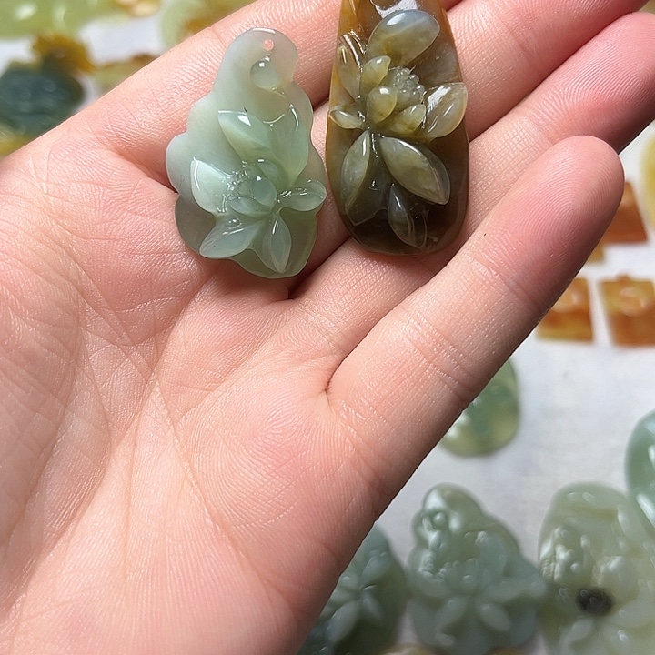 蛇纹石玉颈饰未镶嵌