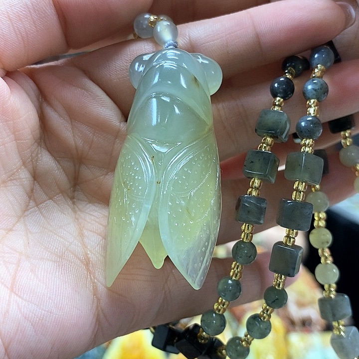 蛇纹石玉未镶嵌颈饰