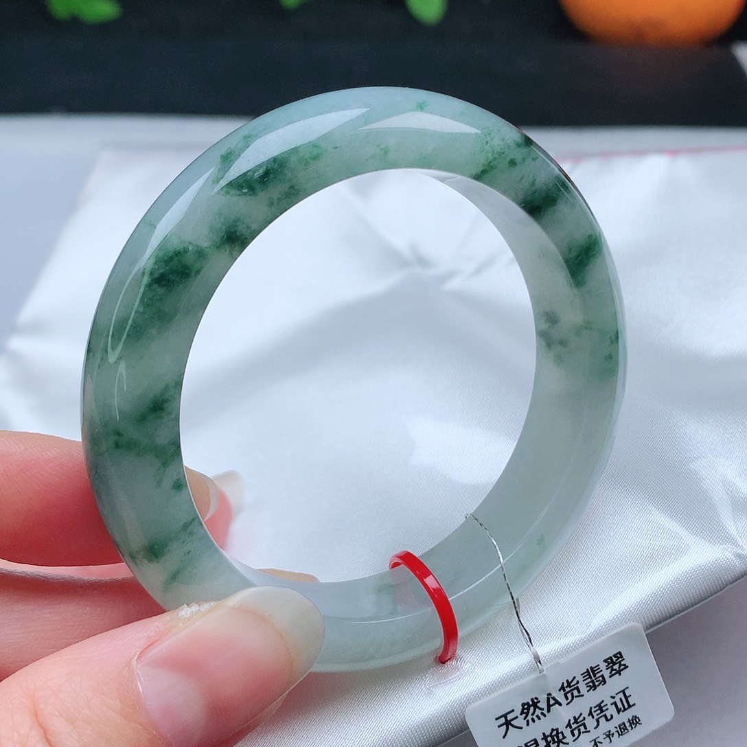 翡翠手镯未镶嵌53圈