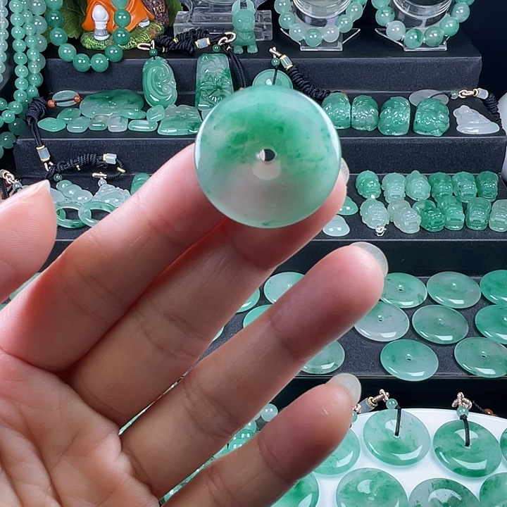 石英质玉未镶嵌颈饰