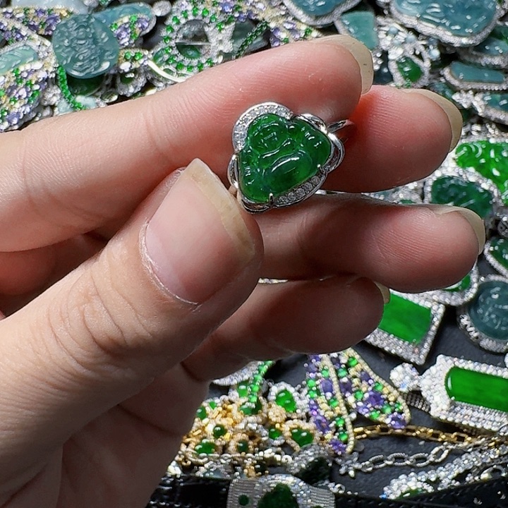 翡翠颈饰未镶嵌天然A货翡翠放漏