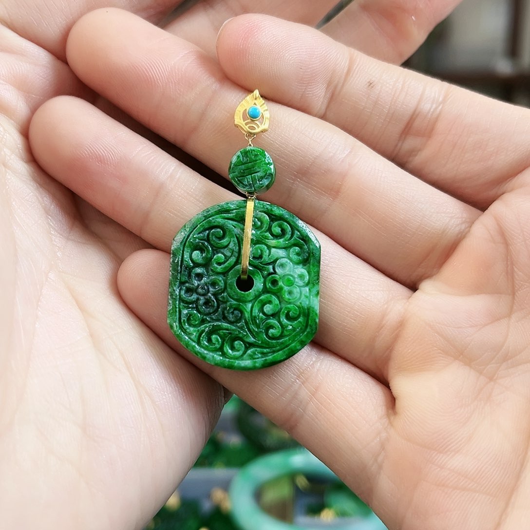 翡翠颈饰18K金镶嵌吊坠