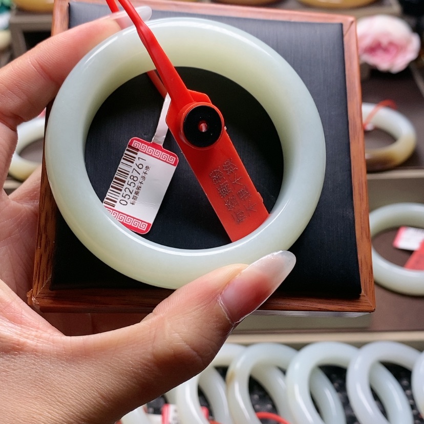 【闪购商品】和田玉手镯未镶嵌