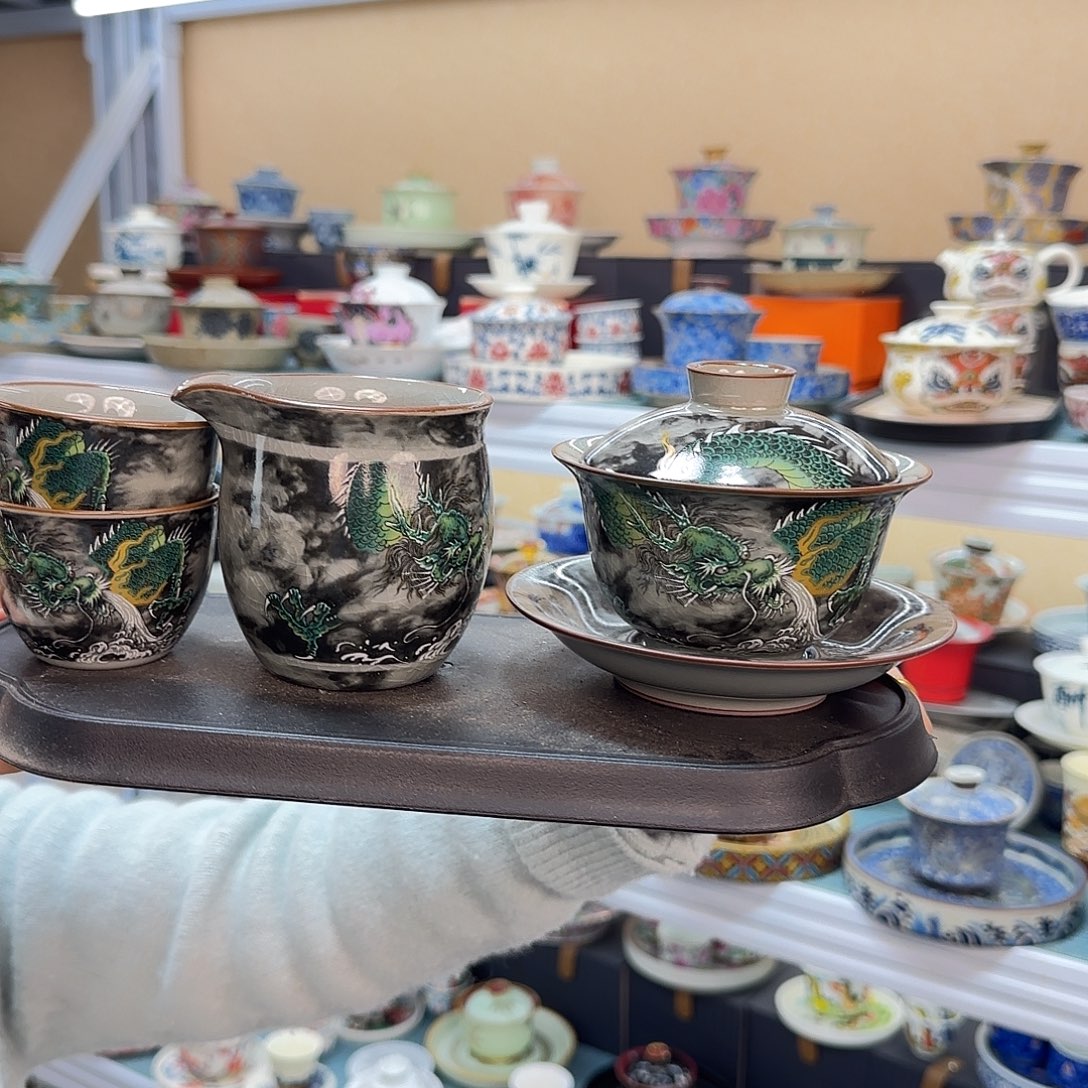 盖碗里的水煮开后放入