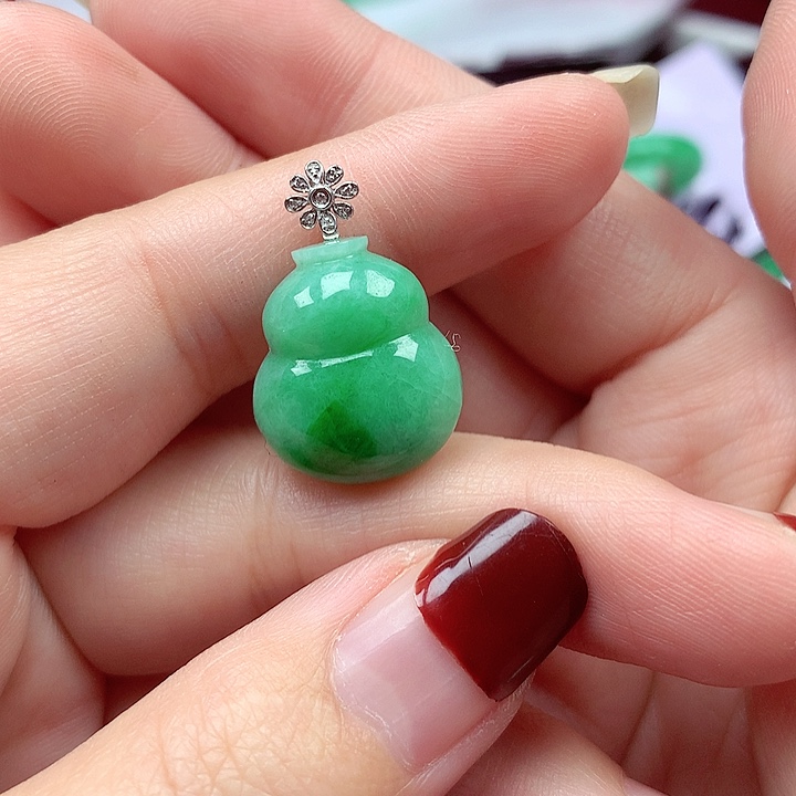 翡翠颈饰18K金镶嵌翡翠