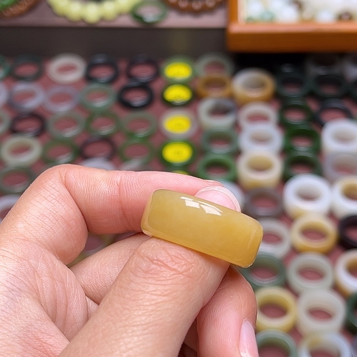 和田玉戒指未镶嵌18.1 金糖