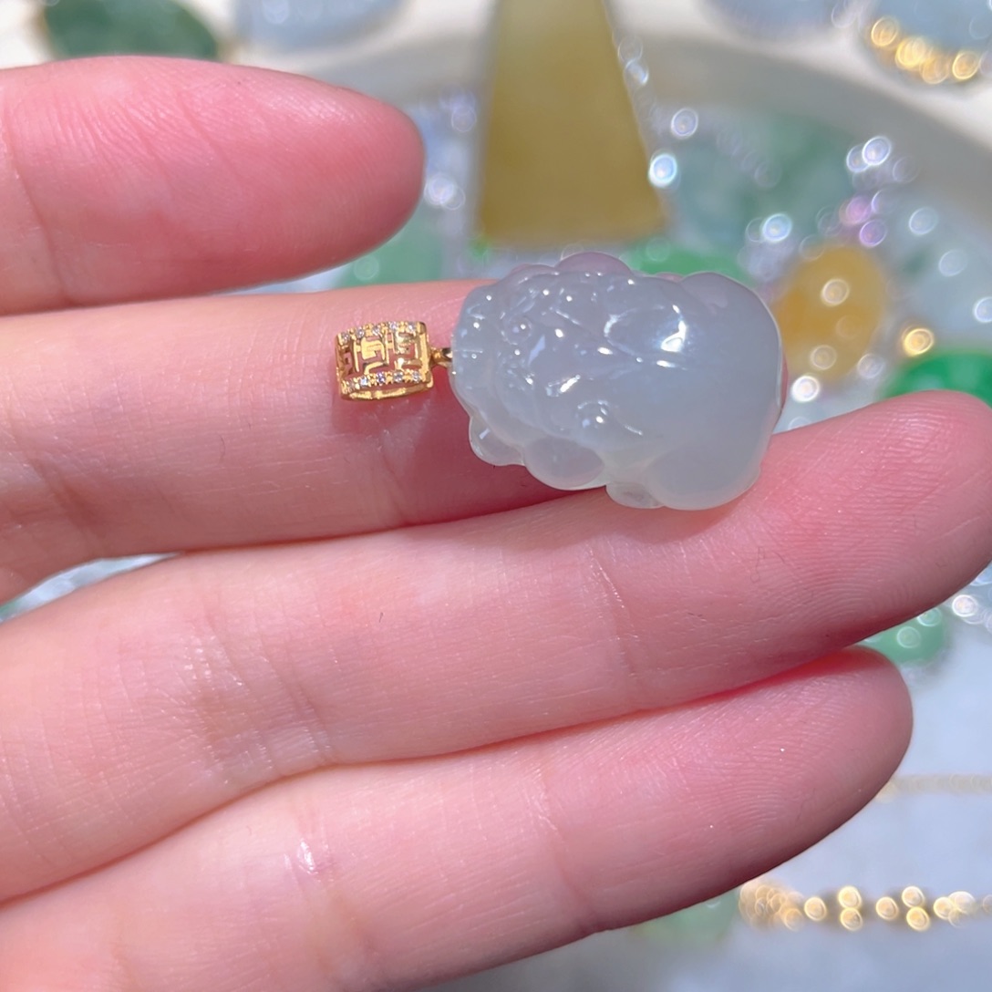 翡翠颈饰18K金镶嵌翡翠