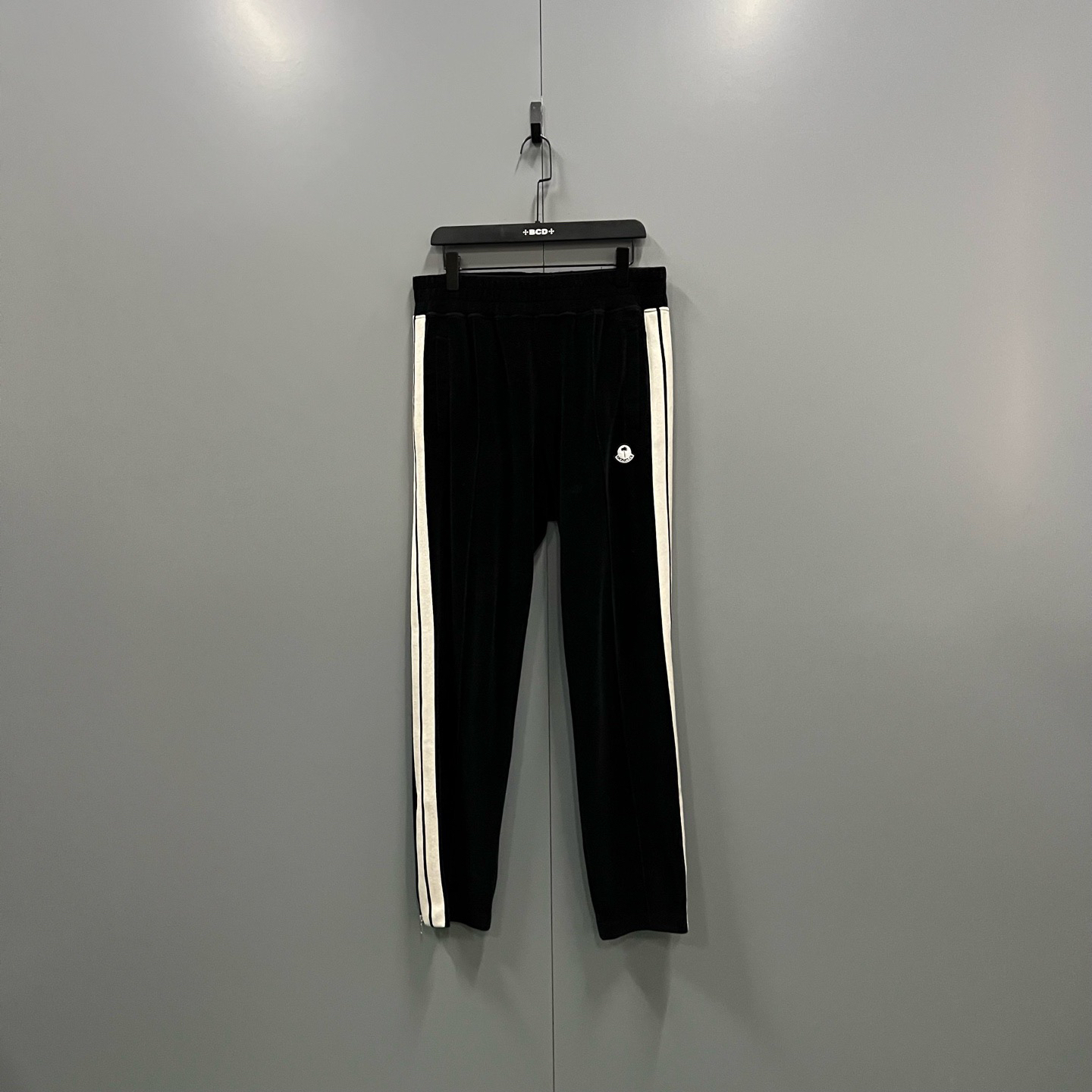 95新 MONCLER (ll) 侧边条纹徽标长裤 M码/103355