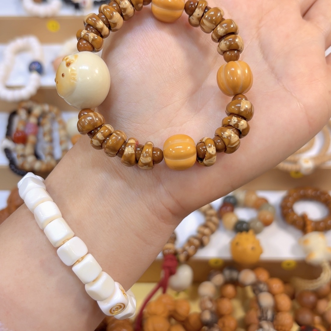 吊坠星月菩提甜甜圈花皮大肠➕猫