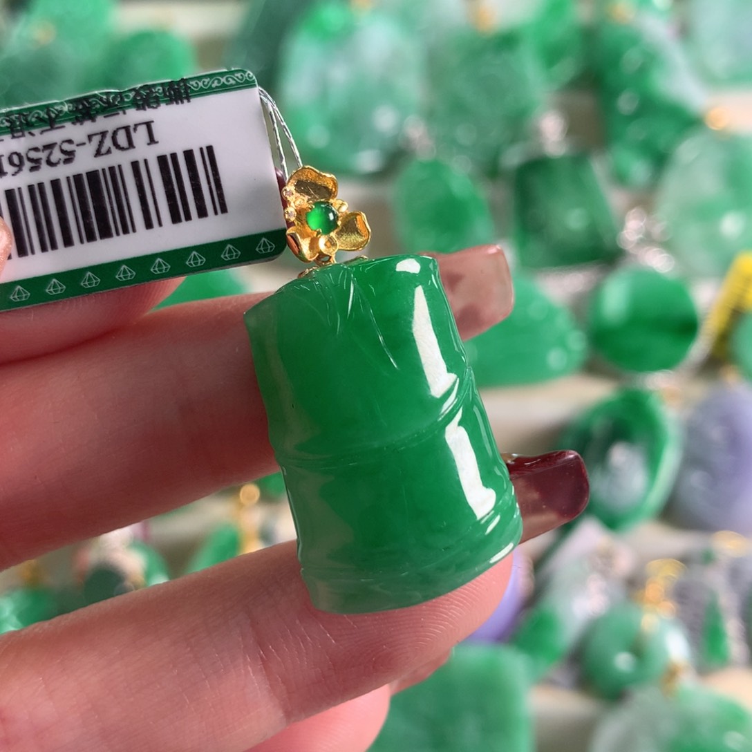 翡翠吊坠(不含链)18K金镶嵌