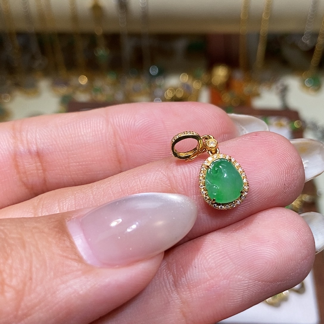 议***文翡翠18K金镶嵌颈饰1111