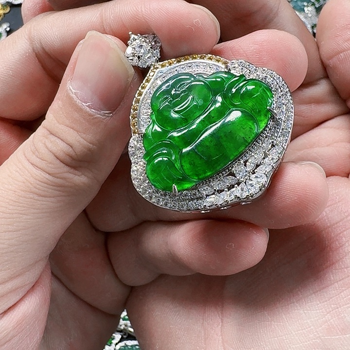 翡翠颈饰未镶嵌天然A货翡翠放漏