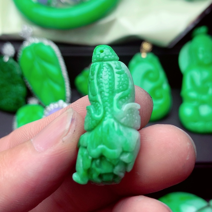 翡翠未镶嵌吊坠(不含链)