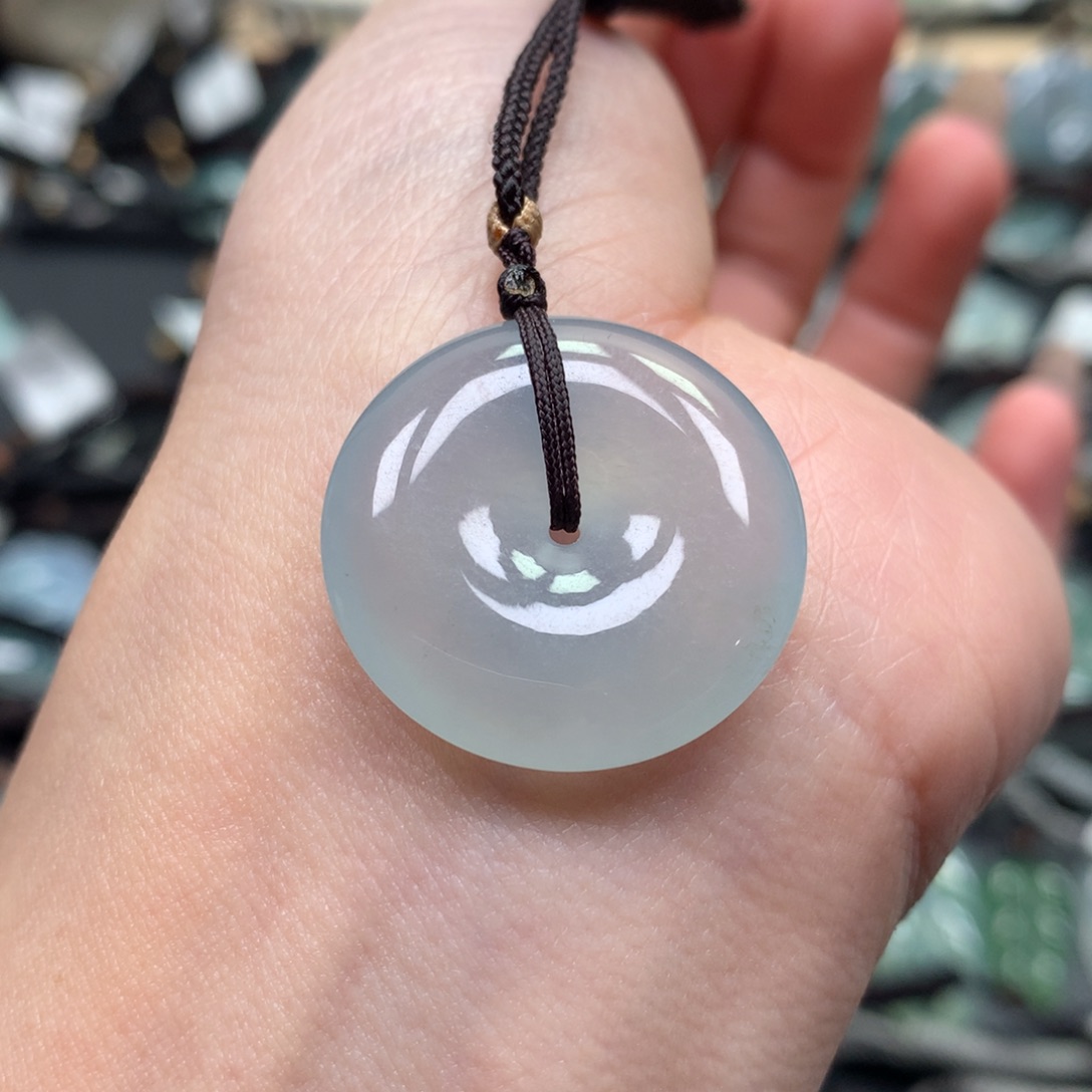 翡翠颈饰未镶嵌扣子