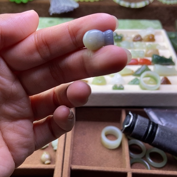 陌***倾和田玉未镶嵌手链