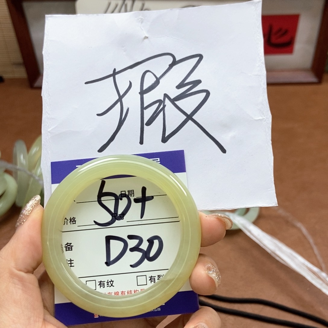 岫玉手镯手镯未镶嵌