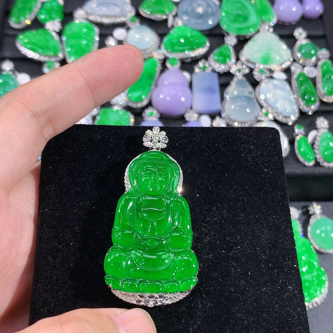 翡翠18K金镶嵌颈饰