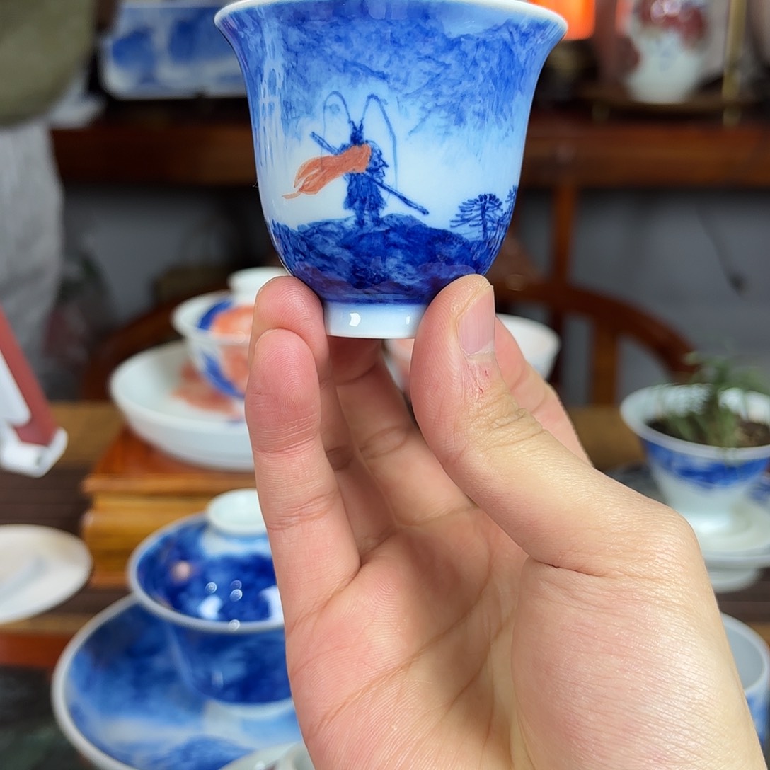 高王庆龙老师手绘陶瓷